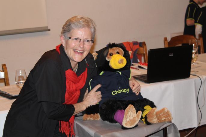 Zusammen mit Brigitte Schürch gründeten sie die Helpgruppe indem sie das Maskottchen Chimpy tauften. Die glücklichen Helpis durften dann ihre neuen T-shirts entgegen nehmen.
