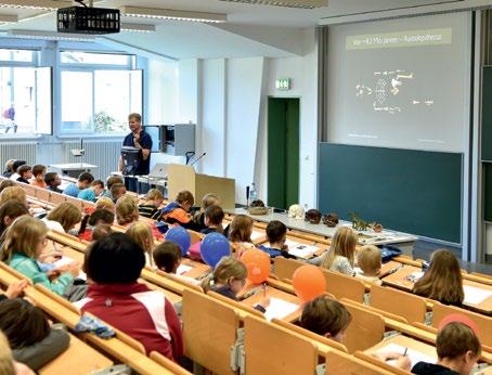 Unigeschehen Kinder-Universität Zur 15. Potsdamer Kinder-Universität hatten sich über 80 dritte und vierte Klassen aus Potsdam und Umgebung angemeldet.