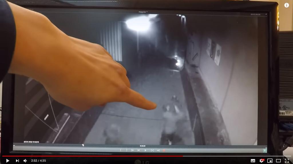 4 Der "Ghosting"-Effekt wird im nachfolgenden Video ( insbesondere von 2:09 bis 3:00 ) behandelt: Video vom Anschlag auf Frank Magnitz - Eine Analyse am Bildschirm 9 (Der "Ghosting"-Effekt: das