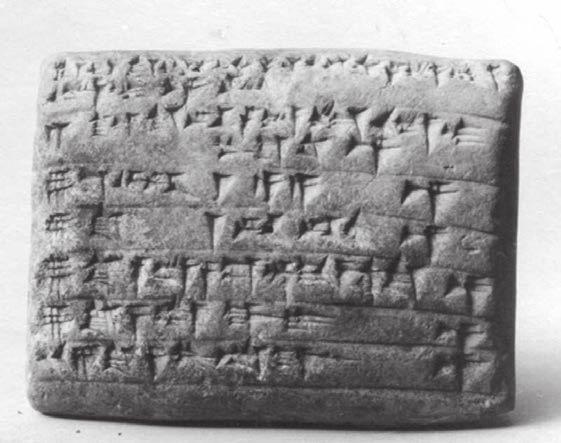 1 Die Geschichte des Papiers Vom Papyrus zum Papier Früher, bevor es Papier gab, ritzten die Menschen ihre Schriftzeichen in Knochen oder Stein. Etwa vor 6.
