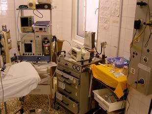 gemacht haben. Eine fachärztliche Supervision ist nicht durchgängig gewährleistet. Anaesthesiologische Verfahren Anaesthesiologisches Hauptverfahren ist die Spinalanaesthesie (Bild oben links).