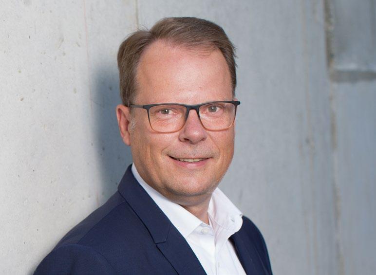 GASTKOMMENTAR Dr.-Ing. Peter Mertens Mitglied des Vorstands der Audi AG, Technische Entwicklung, ATZ-Beirat Audi Automobile Autonomie Technische Veränderung ist die Triebfeder der Automobilindustrie.