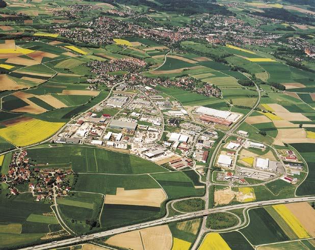 50 49. Ellwangen, Industriegebiet Neunheim-Neunstadt direkt an der A 7. Auf bislang 120 ha Fläche finden rund 2 500 Menschen Arbeit. auch logistisch attraktiv.