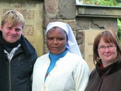 Rückblick In unserer Gemeinde zu Gast: Sister John Evangelist Mugisha aus Uganda Einige Wochen im September und Oktober weilte Sr.