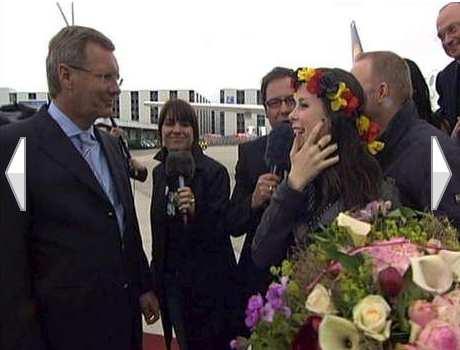 5 (Text 14 : Christian Wulff empfängt Lena, überreicht ihr einen Blumenstrauß Küsschen gab es natürlich auch) - 31. 5. 2010: (Logen-) Präsident Horst Köhler tritt zurück 15-1. 6.