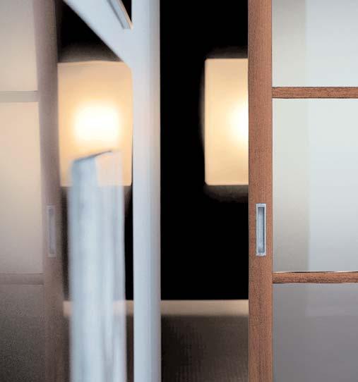 Single sliding door with frame and crossbars in cherry veneered aluminium. Stratified milk white glass.