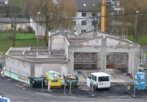 Baumaßnahmen Für den Stadtteil Wingsbach konnte im Januar 2013 aus den Händen von Staatssekretär Werner Koch der Zuwendungsbescheid für einen Neubau des Feuerwehrhauses Wingsbach entgegen genommen