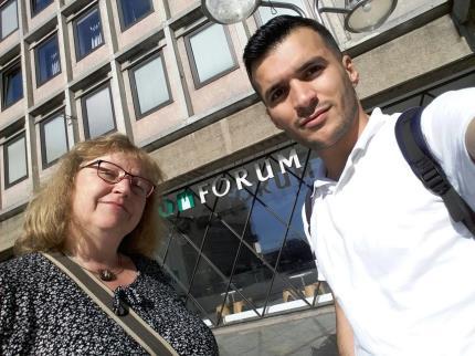 Zu Gast bei Martin Mölder im Sendestudio waren Birgit Oberkötter, unsere Begleiterin für Ehrenamtliche in der Flüchtlingshilfe Kürten und Husin Ismail (22), der vor 2 Jahren als Flüchtling aus Syrien