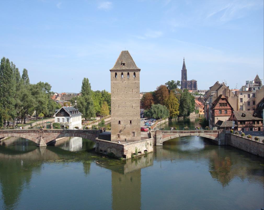 Faculté de Droit, Économie, Gestion et Sciences Politiques et Sociales, Université de Strasbourg (Frankreich) Unterrichtssprache: (vorwiegend) Französisch Programme: Master 2 Droit