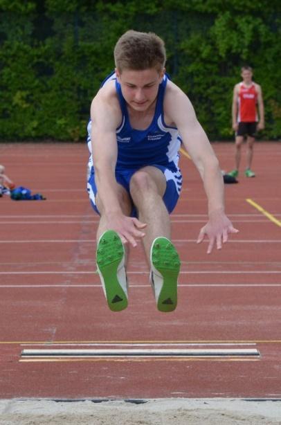 Valentin Goswin MJU 16 Westfalenmeister Halle im Weitsprung in Paderborn mit 5,79 m Rang 4 im 60 m Lauf und Rang 6 über 300 m