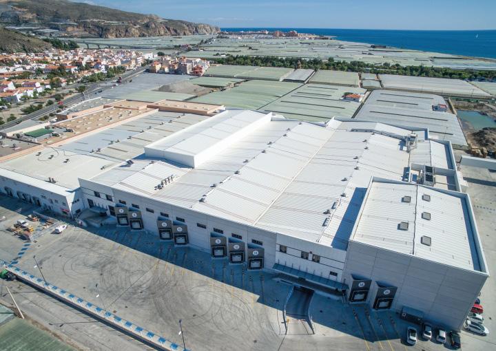 Nutzen für Granada La Palma - Höhere Lagerkapazität Die Erweiterung der Kühlkammer und des Lagers für Verbrauchsgüter von Granada La Palma hat ausreichende Kapazität für die Produktionssteigerung