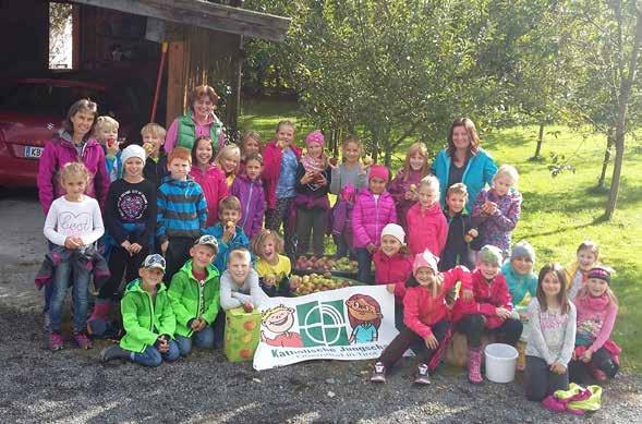 Jungschar Oberndorf Weltjugendtag 2016 Krakau Am 3.10.2016 wurde die Jungschar Oberndorf von der Familie Hauser zum Äpfelklauben eingeladen.