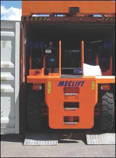 Schwer- laststapler Meclift ML1812R ist eine einzigartige Mehrzweckmaschine. Es ist die einzige Maschine im Tragfähigkeitsbereich von 18 Tonnen, die in Containern betrieben werden kann.