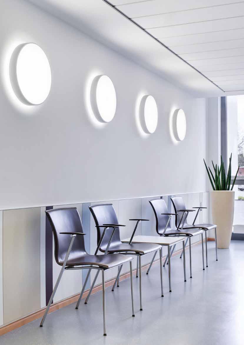 CLEAR LED Wand- und Deckenleuchte Abgesetzter Leuchtenkörper Oberfläche Aluminium eloxiert Abdeckung opal für homogene Ausleuchtung Lichtverteilung direkt/indirekt für zusätzliche Akzentuierung an