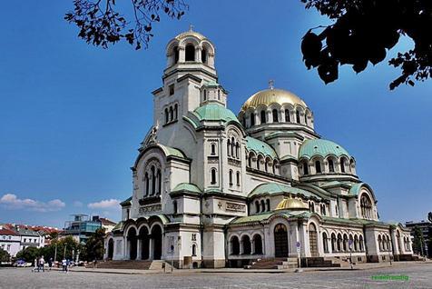 Das Wahrzeichen der Stadt ist die orthodoxe Kathedrale Alexander Nevski aus dem 20.Jh., die zweitgrößte orthodoxe Kirche auf der Balkanhalbinsel. 4.