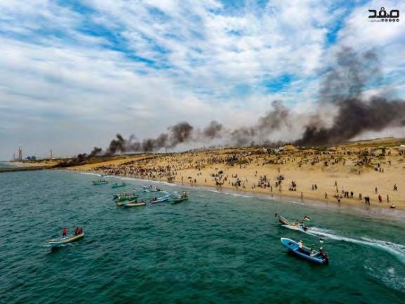 4 Links: Die Aktivität, die parallel zur Flottille im Küstenbereich stattfand (Facebook-Seite des Fotografen Anas Dschamal al-scharif, 15.