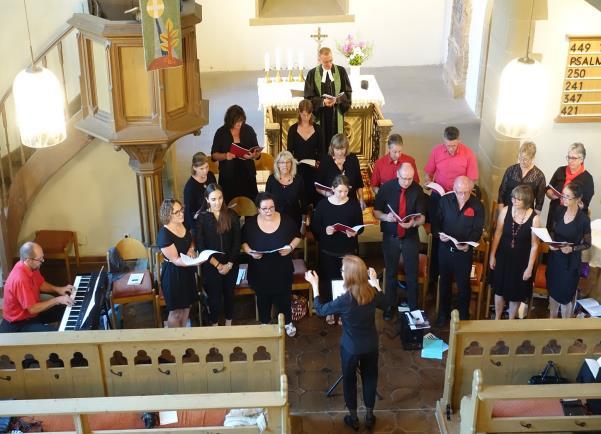 Aus der Gemeinde Rückblick Sing- und Konzertgottesdienst mit Chor Vocation am 1. Juli 2018 Einmal jährlich findet in der Evang.
