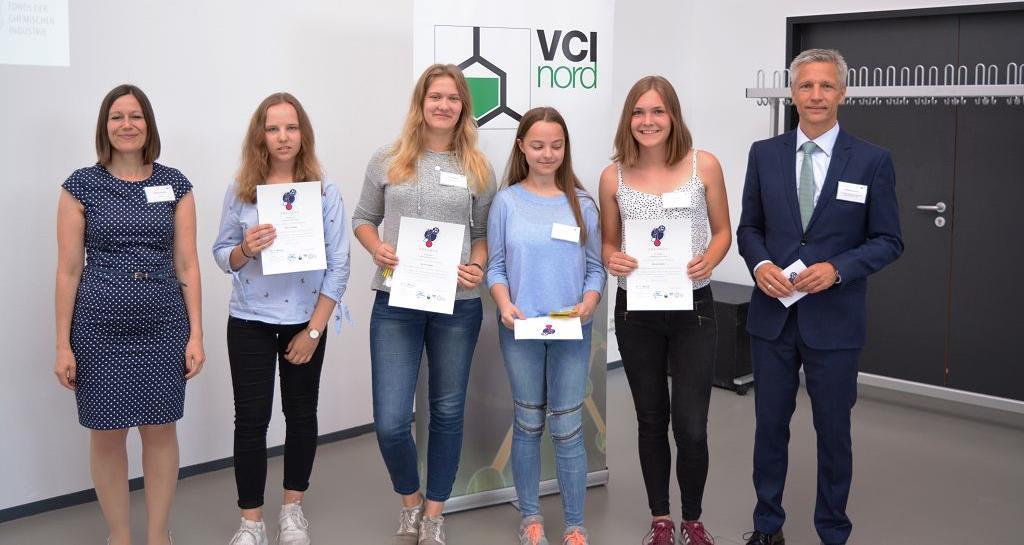 Erfolge bei den Chemie-Wettbewerben Foto: VCI-Nord Auch im Fach Chemie beteiligten sich in diesem Jahr wieder Schülerinnen der Liebfrauenschule sehr erfolgreich.