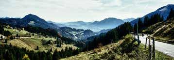Ein einmaliges Kurvenerlebnis hinauf zu den schönsten Pässen der Dolomiten oder eine spektakuläre Tour mit Seeblick in die Bergwelt rund um den Gardasee.