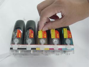 Vorbereitung der Tintenbehälter Nehmen Sie das Dauerdrucksystem aus der