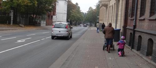 Nutzungskonflikte mit Radverkehr: Benachteiligung des Fußverkehrs auf sog.