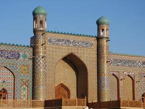 Die gewaltigen Paläste, Medresen und Moscheen, die aus dem Mittelalter stammen, vermitteln noch heute einen überwältigen Eindruck.