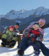 Rodelspass für die ganze Familie Berggasthof mit Hausbrauerei Regionale Schmankerl SPORT UND FREIZEIT SKI- UND SCHUHDEPOT Versperrbare Kästen für Ski, Stöcke und Schuhe im Alpincenter und Langwied am