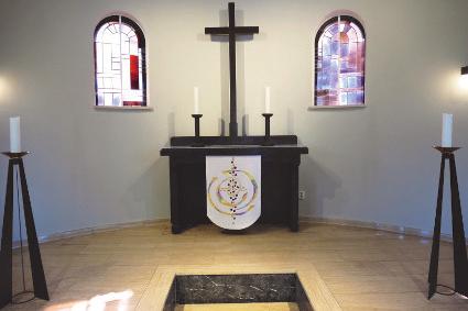Aus der Gemeinde 8 Neuer Altarschmuck für die Friedhofskapelle Nicht nur der Friedhof ist in kirchlicher