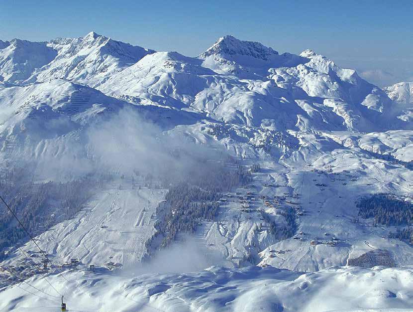 Heliskiing! In Österreich ist der Arlberg das einzige Gebiet, das Heliskiing anbietet. Angeflogen werden das Schneetäli (2.450m) oder der Mehlsack (2.
