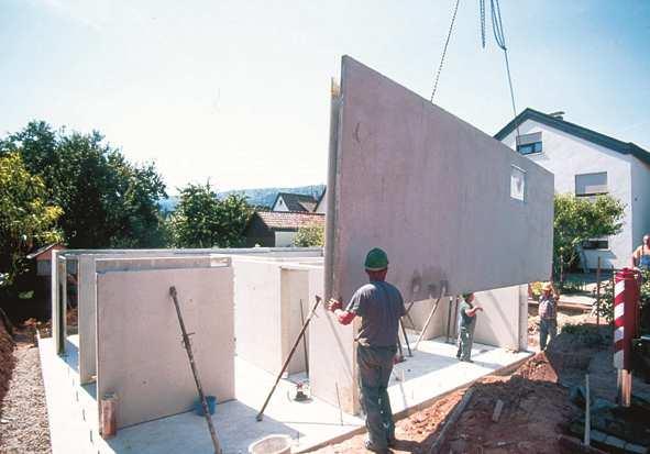 Außenwände nach EC 2 (DIN EN 1992-1-1) als KNECHT-Dreifachwand In den güteüberwachten Betonwerken werden durch ein spezielles Fertigungsverfahren großflächige, maßgenaue Fertigteilelemente