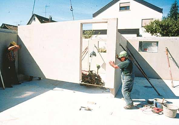 Für die Fertigteile wird wasserundurchlässiger Beton mit einer Betongüte von mindestens C25/30 verwendet. Beide Außenflächen sind schalungsglatt.