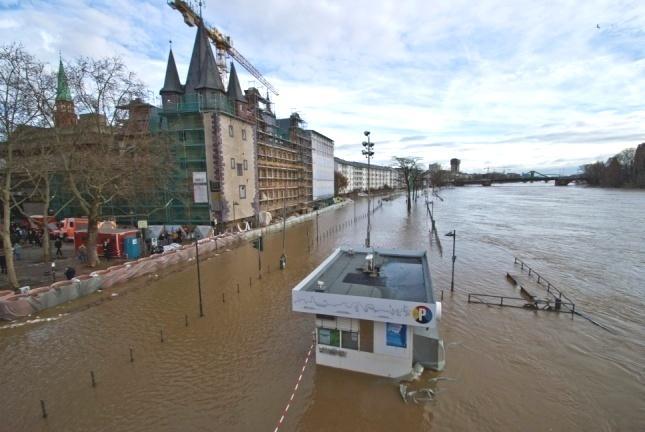 Bilder 29 und 30: Hochwasser in Frankfurt am Main am 14