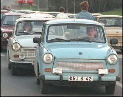 2009-05-13 VIEL LOS IM DDR-MUSEUM 20 Jahre nach dem Fall der Mauer Vor 1989 gab es zwei Teile von Berlin. Die Mauer teilte die Stadt in zwei Hälften. Im Osten regierte ein kommunistisches Regime.