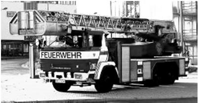 Anzahl der Einsätze der Feuerwehr Reutlingen Jahr L-Einsatz Brände und Explosionen R-Einsatz Techn. Hilfe Blinde Alarme Fehleinsatz Bösw. Alarme Gesamt 1990 215 1.008 135 24 1.