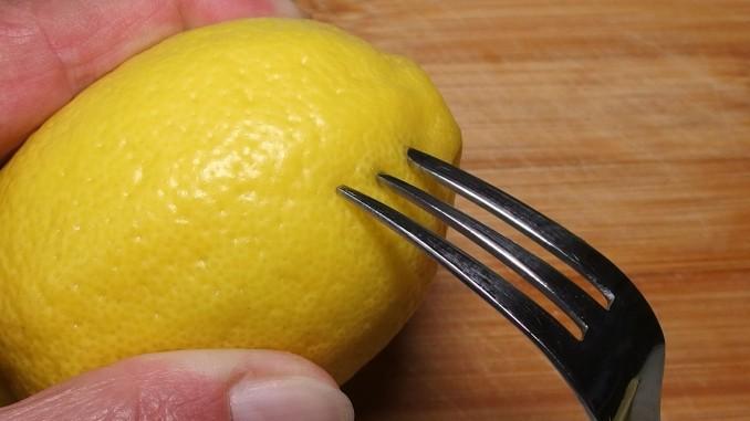 Kochen & Backen Nur ein paar Tropfen Zitronensaft - Zitrone mit Gabel anstechen 08.03.