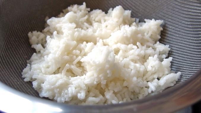Kochen & Backen Reis erwärmen - Reis trocknet nicht aus & wird nicht wässrig 11.03.2012 Wenn ich Reis erwärmen will, dann gebe ich ihn in ein Haarsieb.