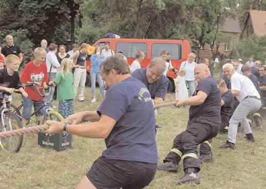 Am Sonnabend, dem 12. Juni 2004, ist es wieder soweit. In Bötzow, findet das 11. Dorffest statt. Natürlich arbeitet das Dorffest-Team schon sehr intensiv an der Gestaltung dieses Tages.