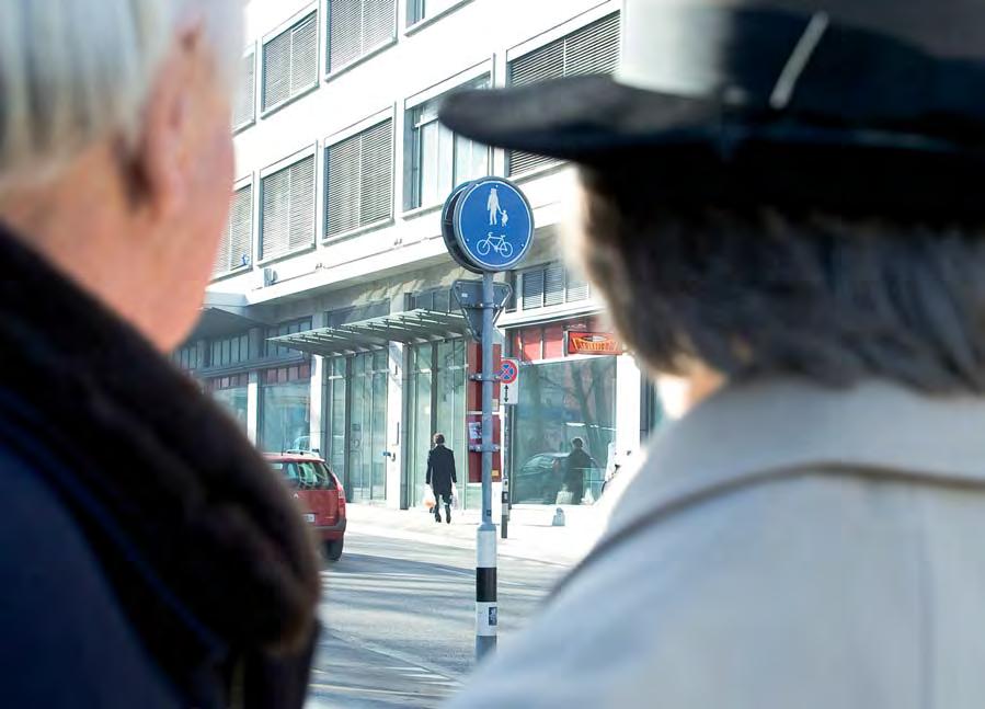 ZU FUSS IM HOHEN ALTER SICHER IM STRASSENVERKEHR Informationsbroschüre