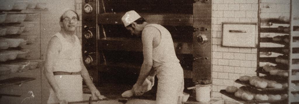 Zur Geschichte unseres Familienbetriebs Den Duft der goldenen k.u.k. Zeiten noch in der Luft spürbar, gründete mein Großvater Ferdinand Kaiser Anfang der 1930er Jahre die Bäckerei in Neudörfl.