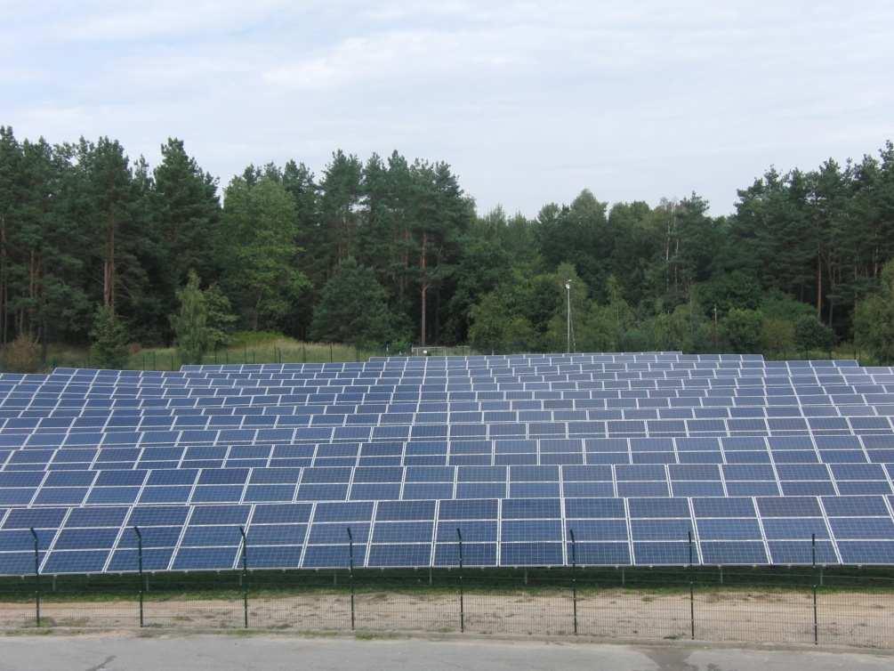 Photovoltaikpark Inbetriebnahme Juni 2010 Gesamtinvestition 2,7 Mio Installierte Leistung 1,004 MWp Netzeinspeisung/Jahr 940 MWh/a Bruttobodenfläche 8.
