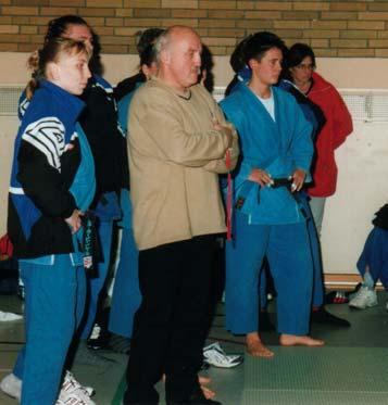 Ehrung für Dieter Wermuth Abteilung Judo Auf einer Verbandsbeiratssitzung Anfang April wurde Trainer Dieter Wermuth vom Präsidenten des Niedersächsischen Judoverbandes mit der Leistungsnadel in