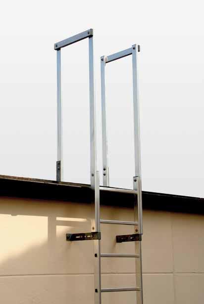 Ausstiegstritt Zur reduzierung der Spaltbreite am Ausstieg. Abmessungen ca. 520 x 100-300 mm. Bestehend aus geriffelten Sprossen. Inklusive zwei klemmverbinder für Leiterholm.