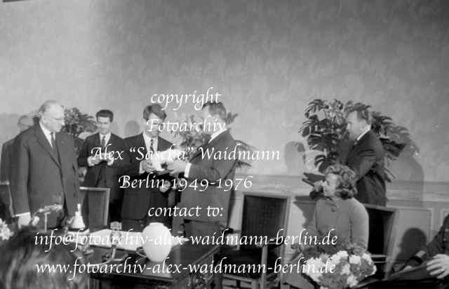 Berlin-Besuch des 1962 - mit Ehefrau und Willy Brandt im Rathaus Schöneberg