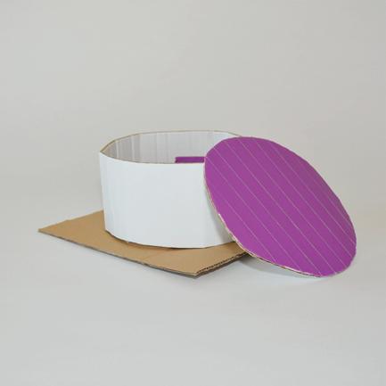 3. Basteln & Technik 3. Basteln & Technik A: Schachtel bauen Zuerst baust Du aus Pappe eine runde Schachtel mit abnehmbarem Deckel.