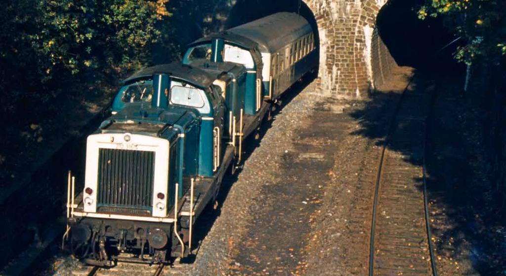 Leichter Schnellzug Die noch junge Bundesbahn beschaffte ab 1951 erstmals eine große Anzahl der neu entwickelten 26,4 m-wagen zunächst als Reisezugwagen für den Bezirks- und Eilzugverkehr mit Mittel-