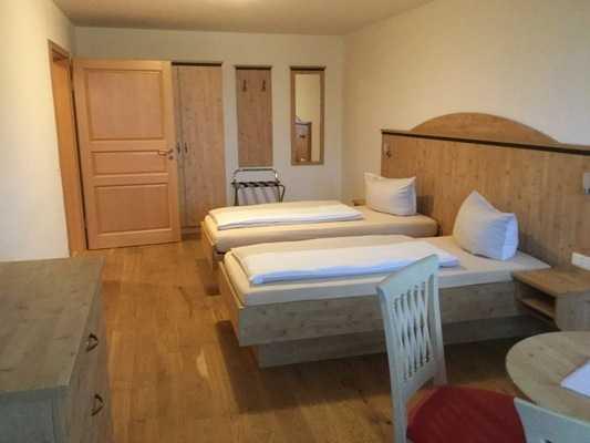 W-LAN steht gegen Gebühr zur Verfügung. - Eltern- bzw. Betreuerzimmer - Eltern- bzw. Betreuerzimmer - Eltern- bzw. Betreuerzimmer Zimmertyp: Mehrbettzimmer Reisen für Alle, www.reisen-fuer-alle.