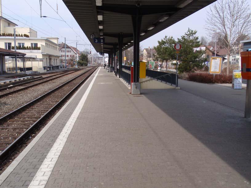 1.2 Verlauf der Fahrt Nach Aussage des Lokführers (Lf) von Zug 18320 verlief der Fahrgastwechsel in Pfäffikon ZH Gleis 3 normal.