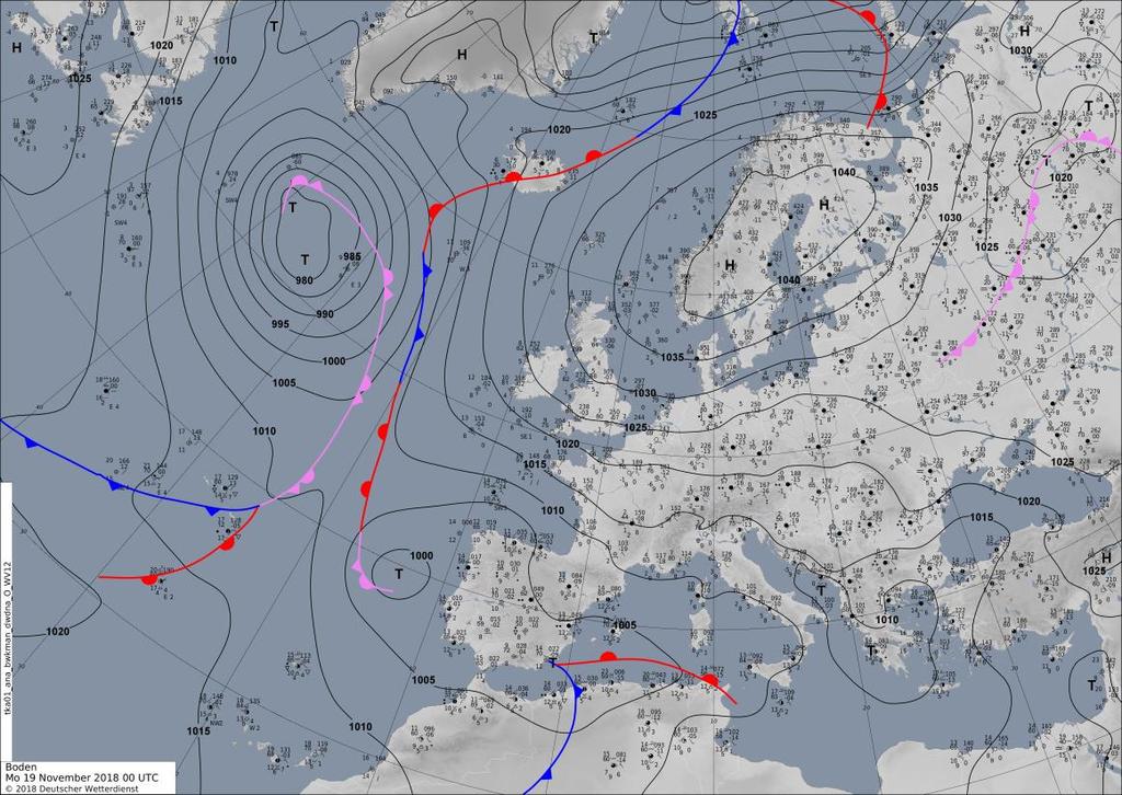 Erhöhte Wasserstände am 18.-19.11.2018 Auf der Wetterkarte in Abbildung 2 ist ein umfangreiches Hochdruckgebiet über Nord- und Mitteleuropa zu erkennen. Seit dem 15.