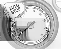 Fahren und Bedienung 165 Der Motor wird bei eingeschalteter Zündung abgeschaltet. Ein Autostop wird auf dem Drehzahlmesser angezeigt, indem die Nadel auf der Position AUTOSTOP steht.