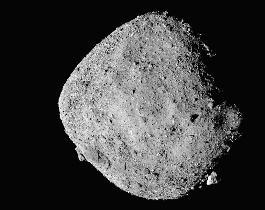 US-Sonde Osiris-Rex beim Asteroiden Bennu, 31.12.2018 Ansicht aus nur 24 km!: Größe: ~ 490 m, eine lose Ansammlung von Felsbrocken unterschiedlicher Größe, kleinste Details: 33 cm.